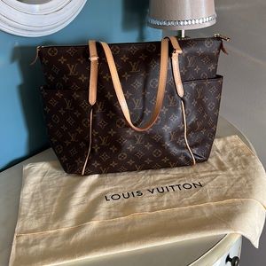 Authentic Louis Vuitton Totally MM - Pre loved